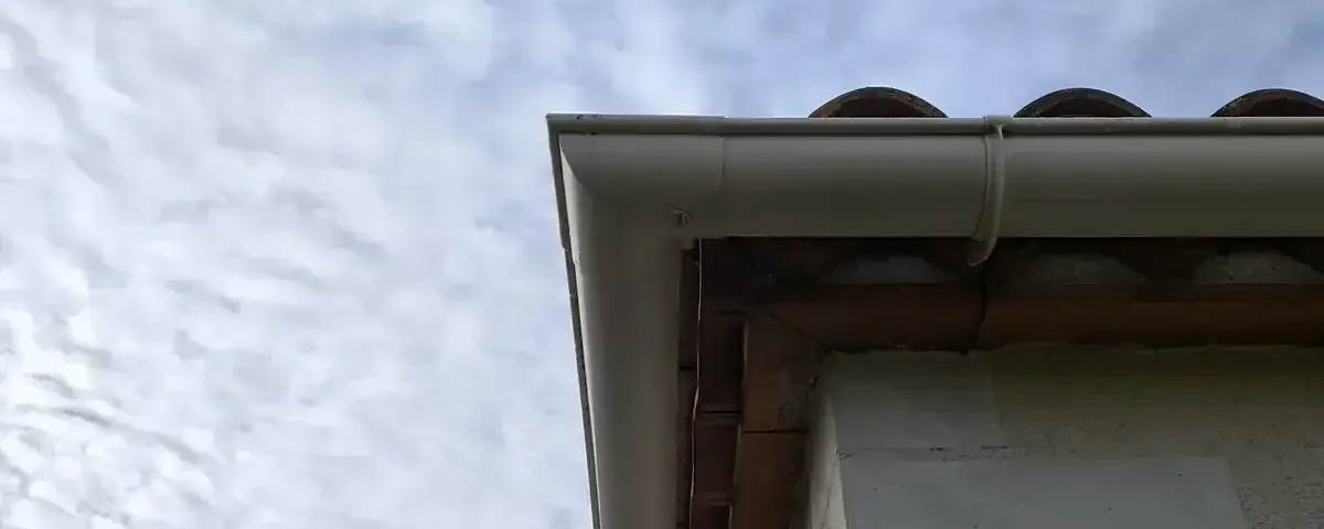 Réparation chéneau et gouttière au Puy-Notre-Dame — Frédéric Bigot, couvreur